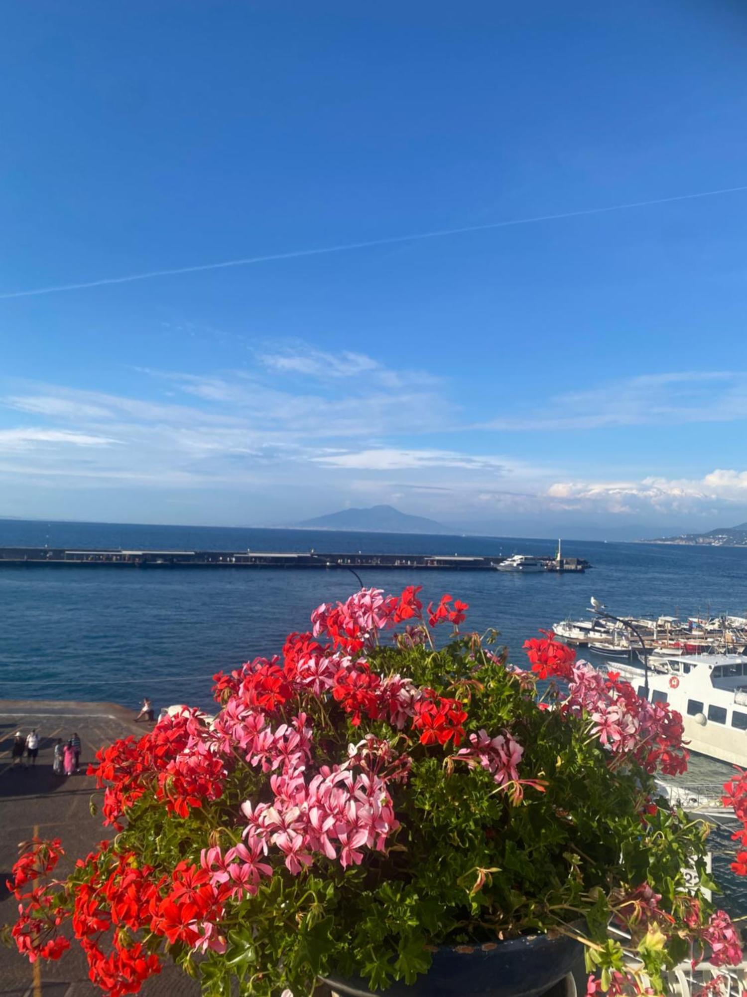 Апартаменты La Baia Di Napoli Капри Экстерьер фото